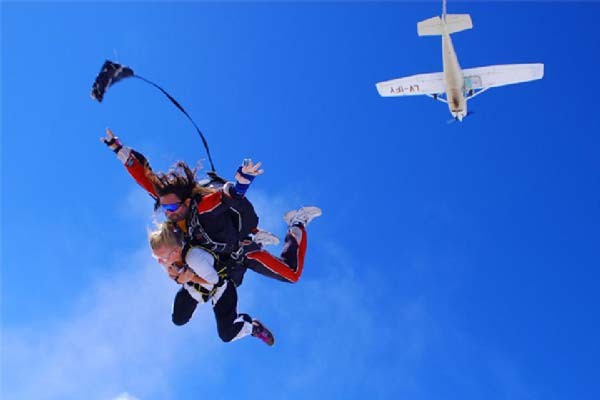 Salto en paracaídas tándem en La Manga del Mar Menor